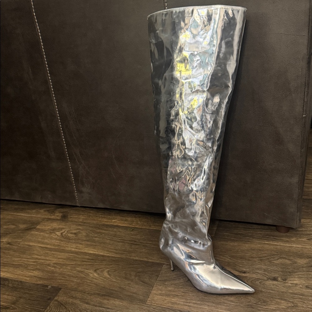 🪩❤️Silver Knee-High Stiletto Boots❤️🪩 - Picture 3 of 3